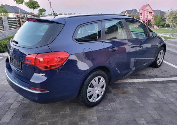 Opel Astra cena 28900 przebieg: 156000, rok produkcji 2015 z Borne Sulinowo małe 79